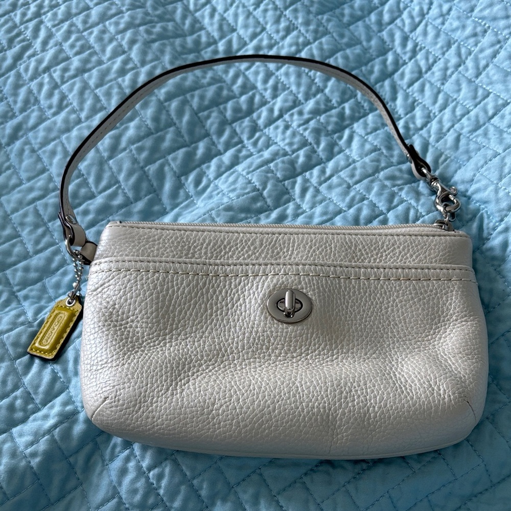 Vintage 
Coach Silver Leather Wristlet